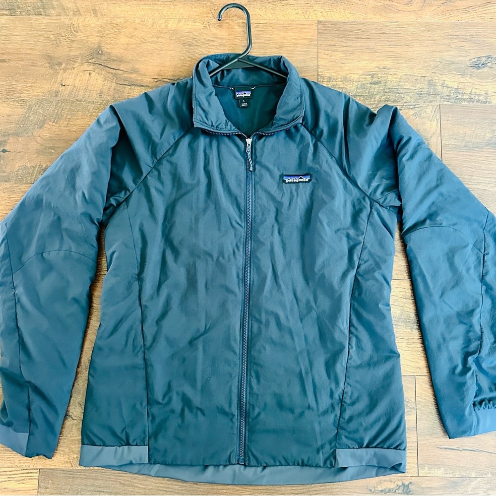 Patagonia lightweight jacket women’s sz L